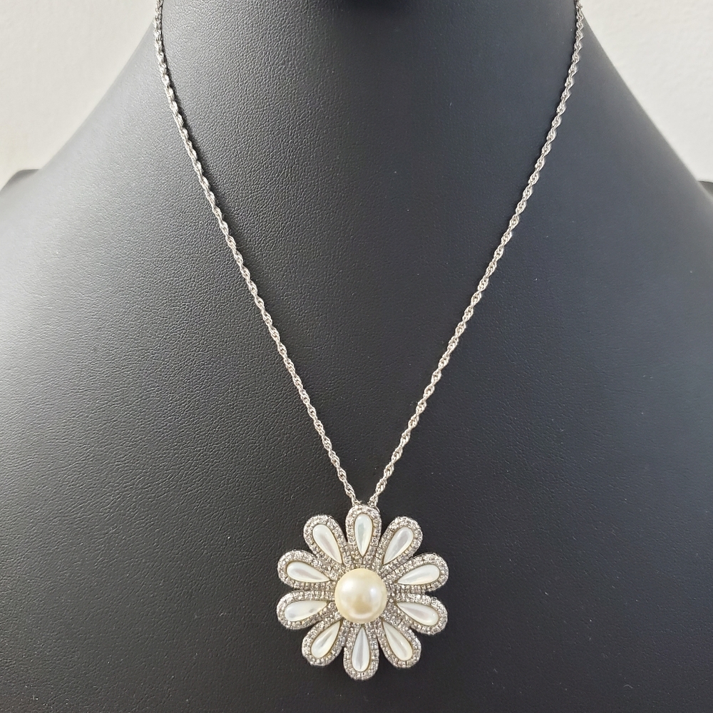 Sterling Silver 925 MOP and Pearl Flower Pendant Necklace